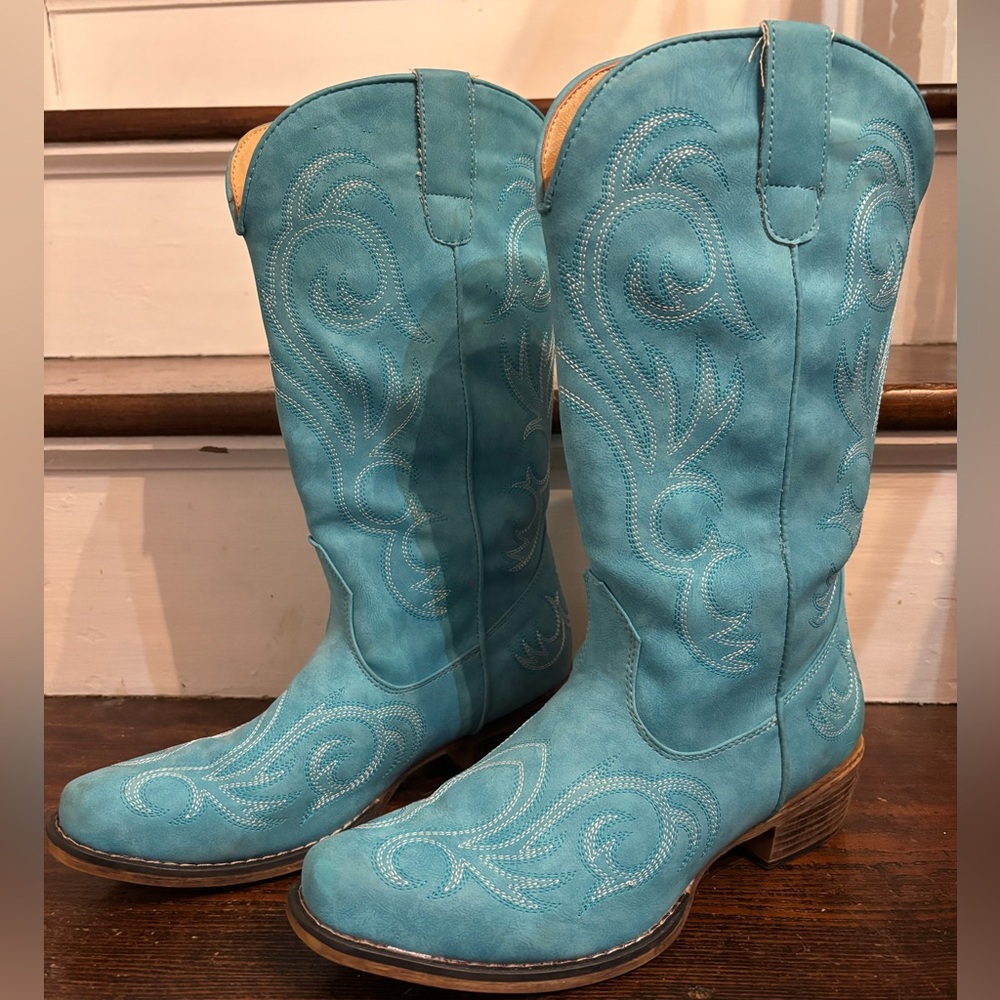 Roper Riley cowboy cowgirl boot, turquoise faux leather. Women’s size 9. EUC